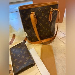 Louis Vuitton Petit Bucket Bag with wallet